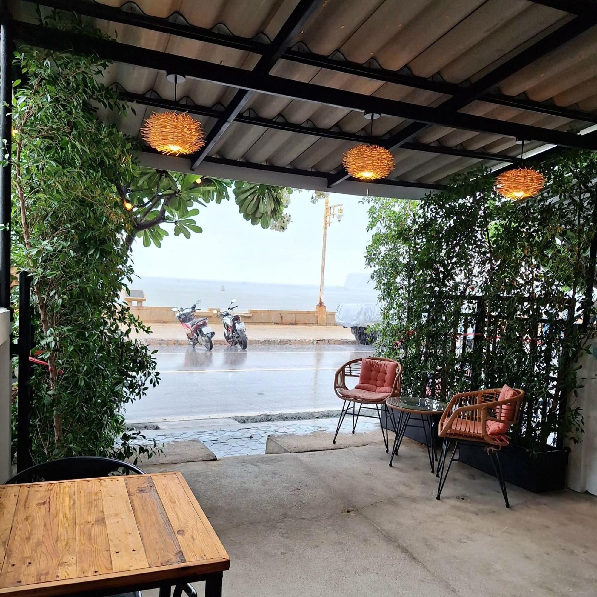 Jungle Cafe And Guesthouse Prachuap Khiri Khan Bagian luar foto
